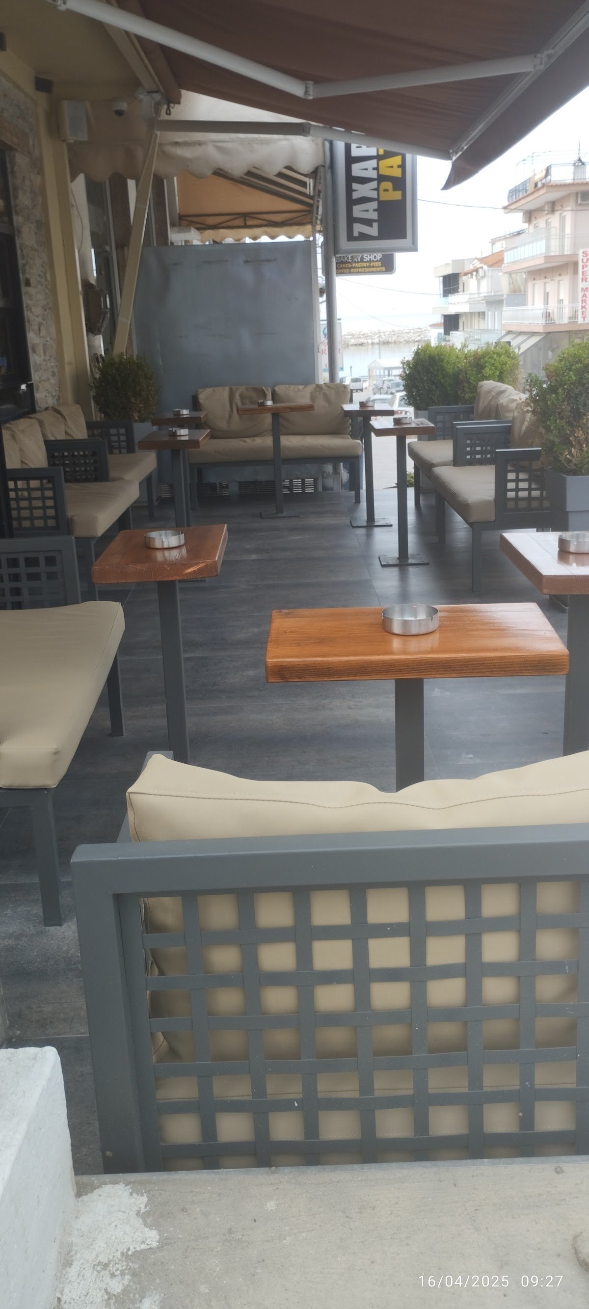 ISLAND coffee & sweets - take away — Cafenele în Thassos